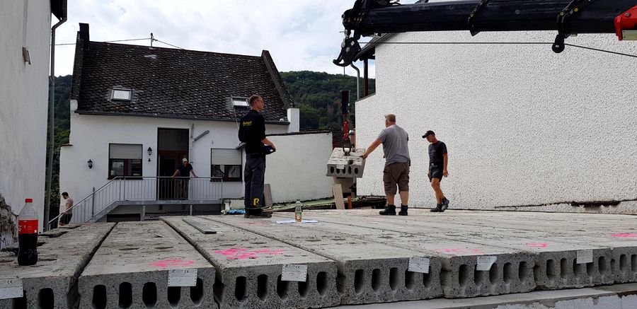 Altbausanierung Geschossdecke – Spannbeton ersetzt Holzbalkendecke