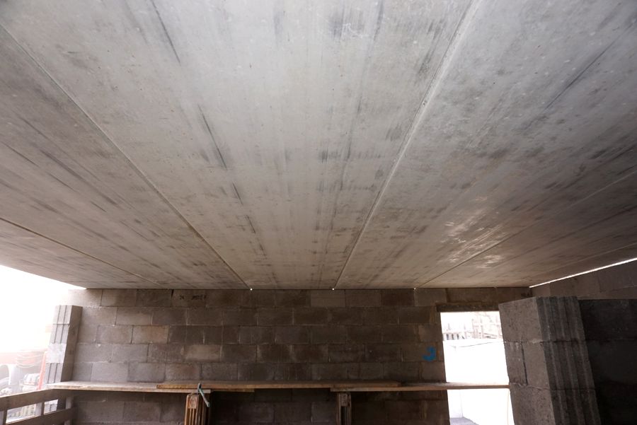 Fertige Garagendecke aus MS-Spannbeton-Hohlplatten – Draufsicht