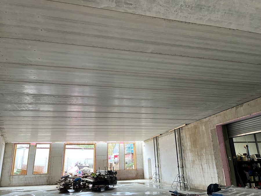 Spannbeton-Hohlplattendecke Untersicht im Rohbau – Wohnhausbau