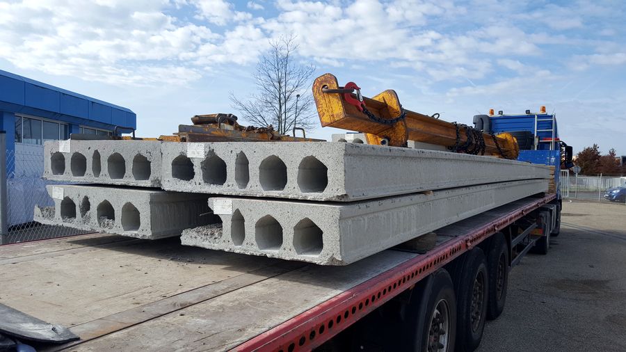 Hohlplatten fertig verladen – Just-in-Time-Lieferung MS-Betonwerk
